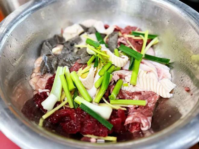 市柳州工业褪色生活“上色”pg电子中文模拟器三线城(图7)