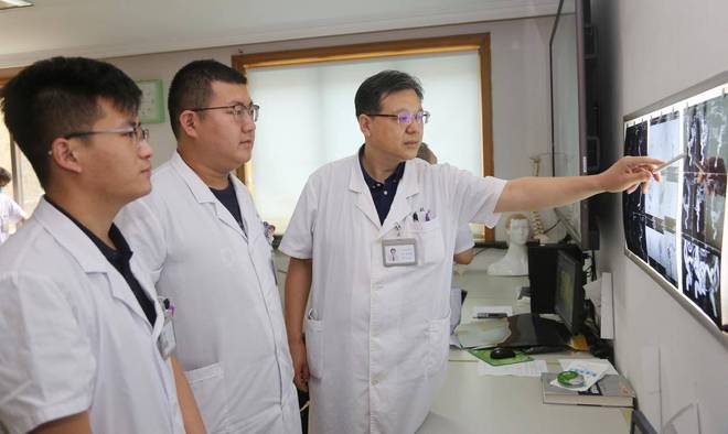 外科手术正式迈入“亚毫米级精准时代”pg电子入口指哪打哪！毓璜顶医院神经(图2)