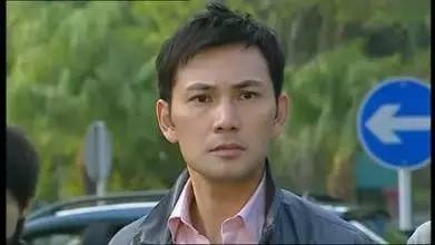 角！50岁冻龄男神人生如戏般刺激！电子pg两度离巢TVB回巢即做主(图7)